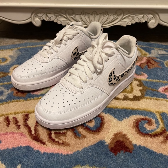 Nike - Picture 2 of 3